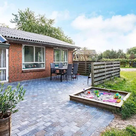 10 Person In Glesborg-by Traum Fjellerup Strand