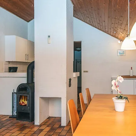 10 Person In Glesborg-by Traum *